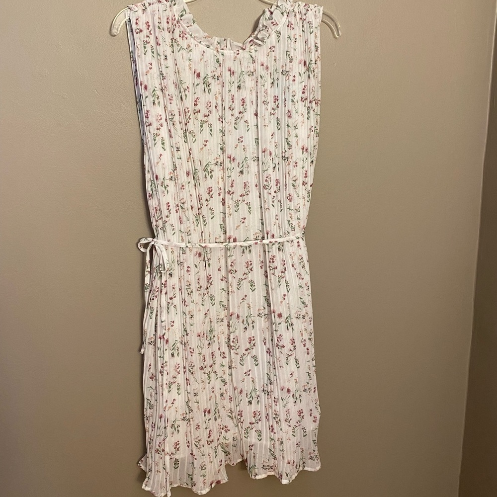 Hayden Floral Dress size L NWT
